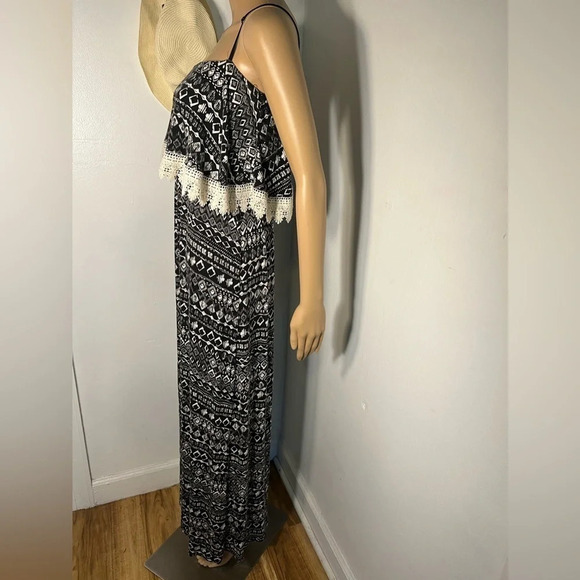 R2d, S, adjustable, sleeveless embroidered tier, black w/geometric design maxi - Picture 3 of 9